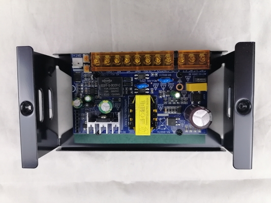 100V から 240V AC 入力 12V DC 出力電源制御
